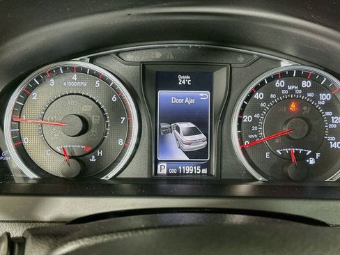 Used 2017 Toyota Camry SE FWD image 18