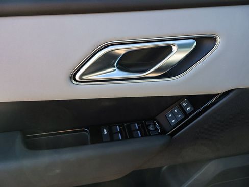 New 2026 Land Rover Range Rover Velar Dynamic SE image 32