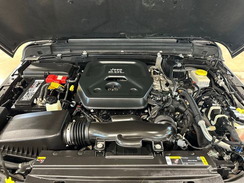 Used 2021 Jeep Wrangler Unlimited Sahara image 42