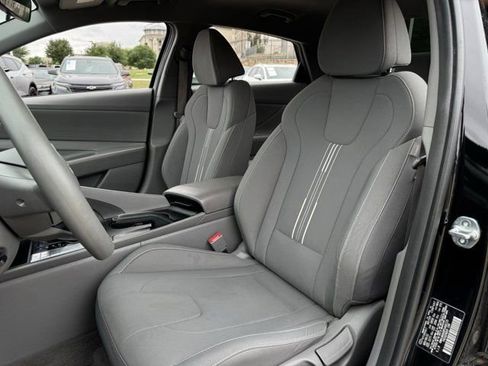Used 2023 Hyundai Elantra SEL FWD image 28