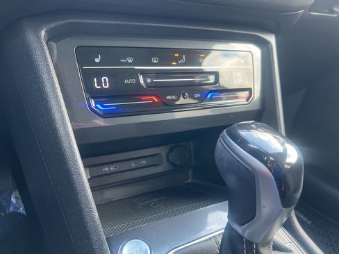 Used 2022 Volkswagen Tiguan SE image 29