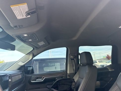 Used 2023 GMC Sierra 1500 SLT image 7