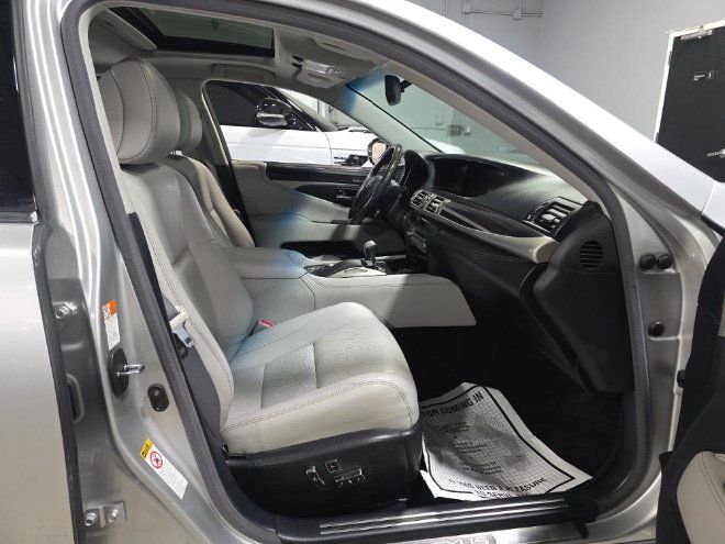 Used 2016 Lexus LS 460 AWD w/ Comfort Package image 12