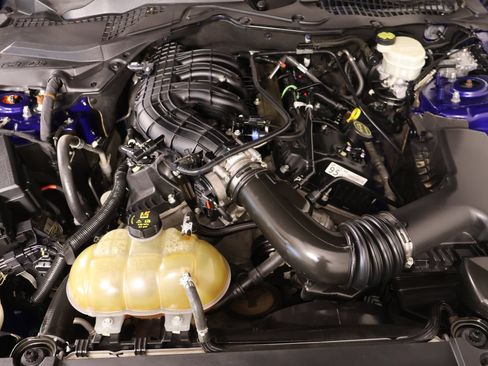 Used 2016 Ford Mustang Coupe RWD image 17