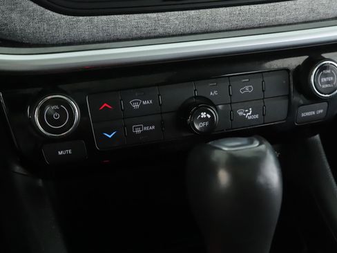 Used 2022 Jeep Compass Latitude w/ Sun and Sound Group AWD/4WD image 16