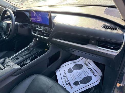 Used 2024 Toyota Grand Highlander Limited image 17