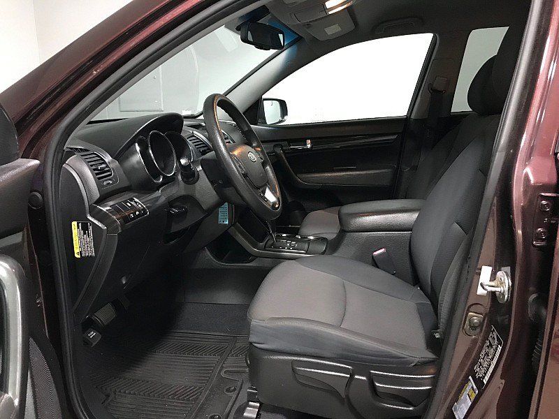 Used 2013 Kia Sorento LX w/ Value Pkg FWD image 10