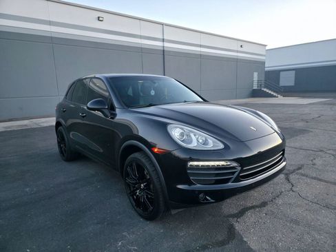 Used 2014 Porsche Cayenne S AWD/4WD image 3