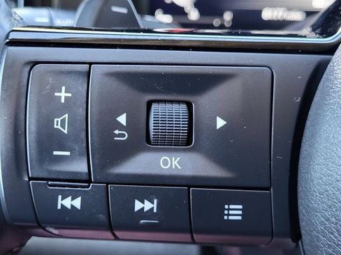 Certified 2024 Nissan Pathfinder Platinum w/ Black Appearance Package image 11