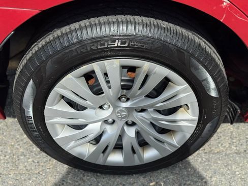 Used 2018 Toyota Corolla LE image 36