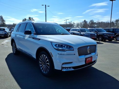 Used 2020 Lincoln Aviator Reserve w/ Equipment Group 201A image 8