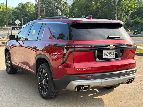 Used 2025 Chevrolet Traverse LT w/ Sun and Wheel Package FWD image 6