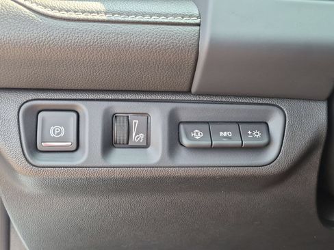 Certified 2023 GMC Acadia SLT w/ Technology Package FWD image 16