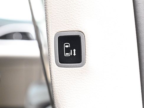 Used 2023 Chrysler Pacifica Touring-L w/ Uconnect Theater Family Group FWD image 55