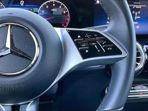 Used 2025 Mercedes-Benz GLB 250 image 11