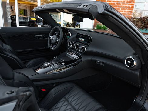 Used 2021 Mercedes-Benz AMG GT Roadster w/ AMG Stealth Edition image 39