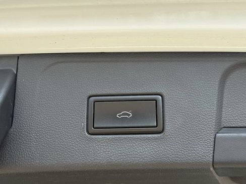 Used 2019 Volkswagen Atlas SE FWD image 32