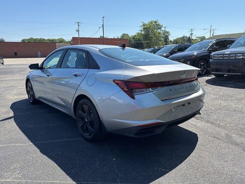 Used 2023 Hyundai Elantra SEL image 5