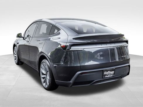 Used 2026 Tesla Model Y AWD image 9