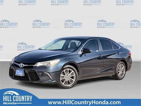 Used 2016 Toyota Camry SE image 1
