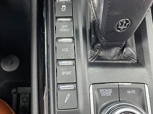 Used 2022 Maserati Levante GT AWD/4WD image 32