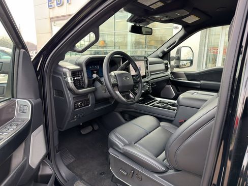 New 2026 Ford F250 Platinum w/ FX4 Off-Road Package image 13