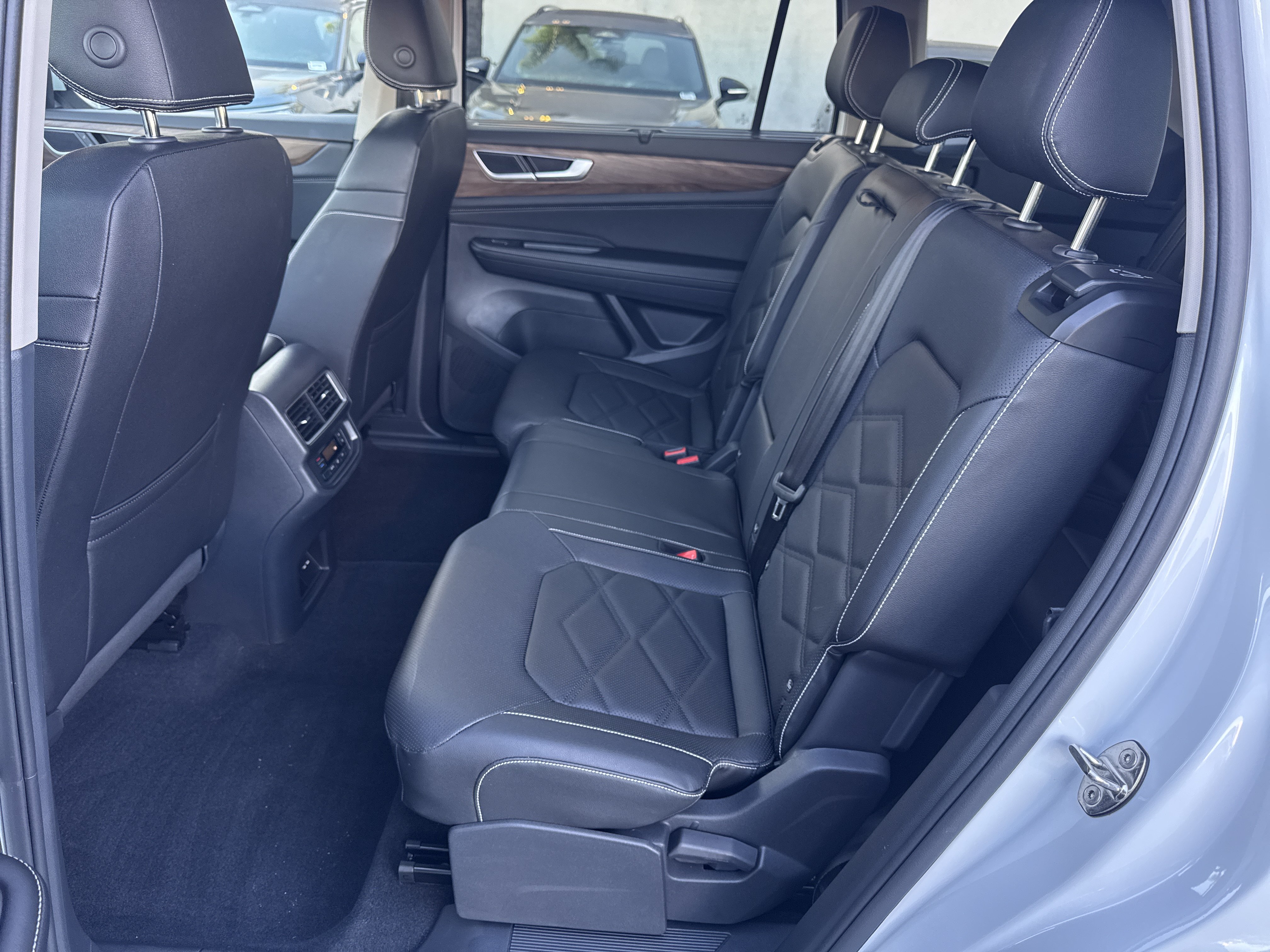 Used 2026 Volkswagen Atlas SE FWD image 31