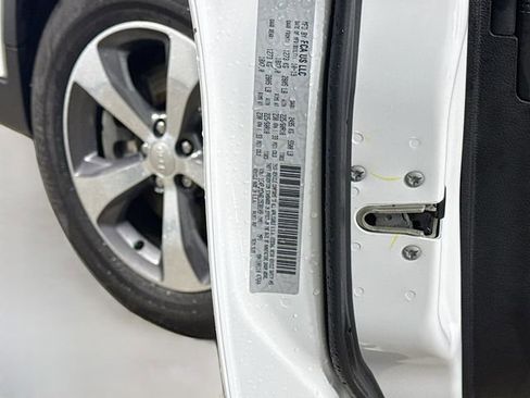 Used 2020 Jeep Cherokee Limited w/ Technology Group image 32