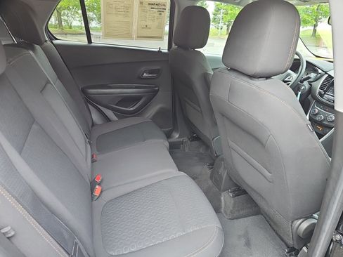 Used 2022 Chevrolet Trax LS w/ Tint and Cruise Package AWD/4WD image 16