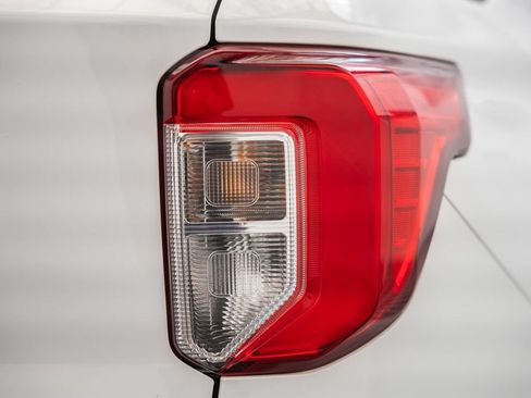 Certified 2023 Ford Explorer XLT w/ Equipment Group 202A AWD/4WD image 8
