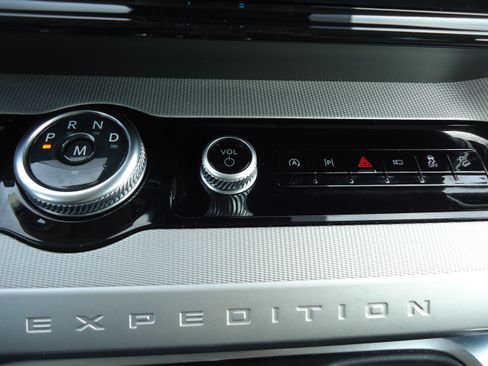 Used 2025 Ford Expedition Max Active AWD/4WD image 21