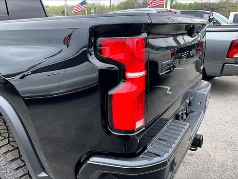 Used 2025 Chevrolet Silverado 2500 ZR2 w/ Technology Package AWD/4WD image 26