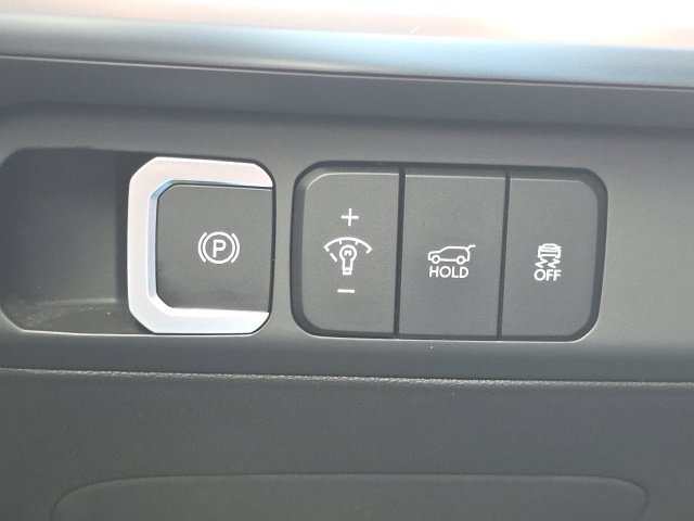 Certified 2025 Hyundai Santa Fe SEL FWD image 11