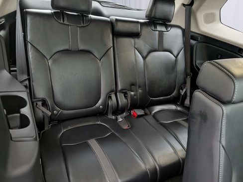 Certified 2025 Honda Pilot Touring image 14