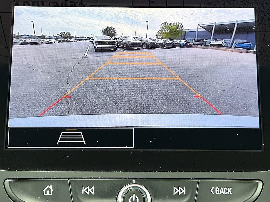 Used 2025 Chevrolet Malibu LT FWD image 25