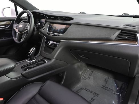 Used 2017 Cadillac XT5 Platinum w/ Driver Assist Package AWD/4WD image 15