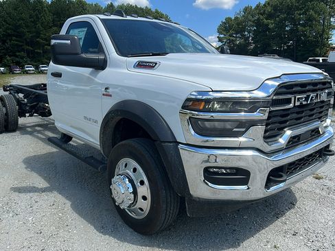 New 2025 RAM 5500 4x4 Regular Cab image 5