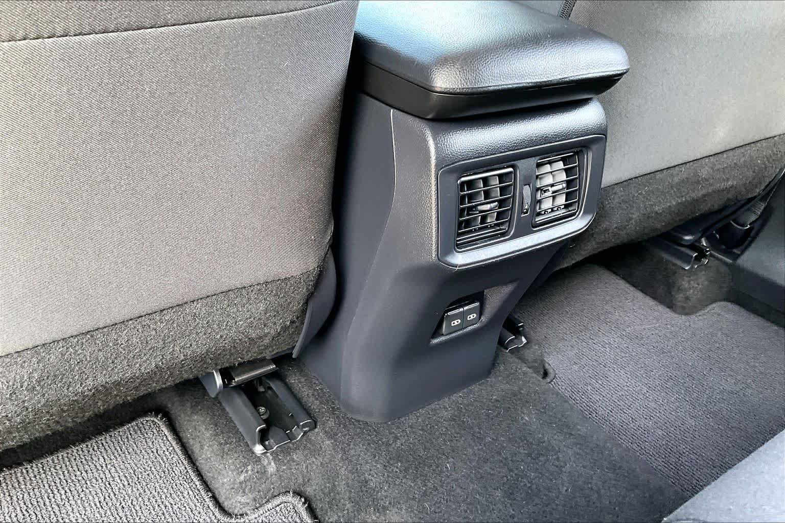 Used 2025 Toyota RAV4 XLE FWD image 33
