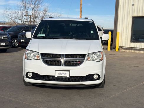 Used 2019 Dodge Grand Caravan SXT image 2