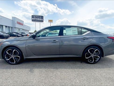 New 2025 Nissan Altima 2.5 SR image 23