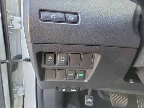 Used 2022 Nissan Rogue Sport S image 19