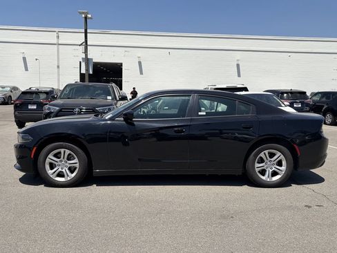 Used 2022 Dodge Charger SXT RWD image 2