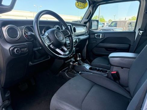 Used 2021 Jeep Wrangler Unlimited Sahara AWD/4WD image 6