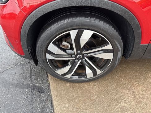 Used 2023 Volvo XC40 B5 Plus w/ Driver Assist Package AWD/4WD image 12