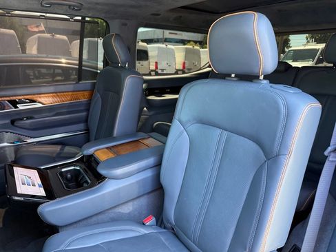 Used 2022 Jeep Grand Wagoneer Series II w/ Rear Seat Video Group 1 AWD/4WD image 14