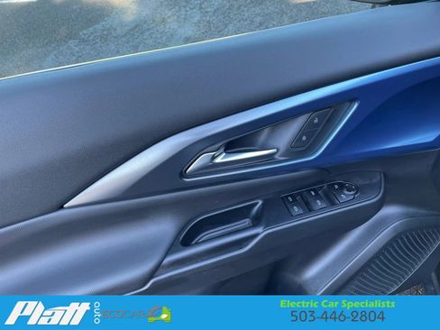 Used 2025 Chevrolet Equinox EV LT w/ Convenience Package image 20