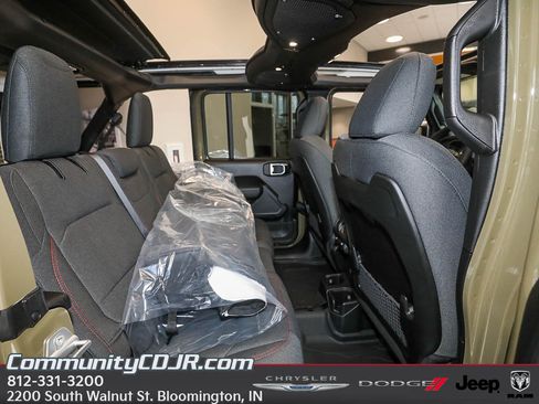 New 2026 Jeep Wrangler Unlimited Rubicon w/ Technology Group AWD/4WD image 21