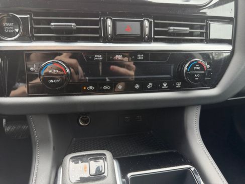 Certified 2025 Nissan Pathfinder SV FWD image 18