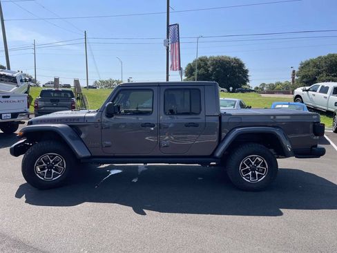 Used 2025 Jeep Gladiator Rubicon w/ Convenience Group AWD/4WD image 6