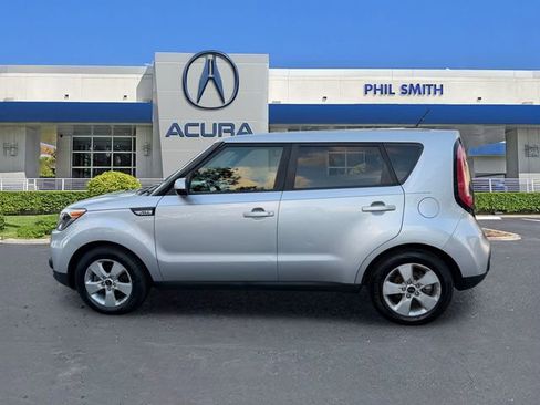 Used 2019 Kia Soul FWD image 2